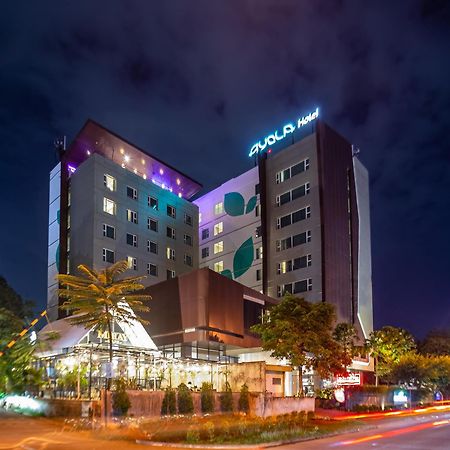 Hotel Ayola Lippo Чікаранґ Екстер'єр фото