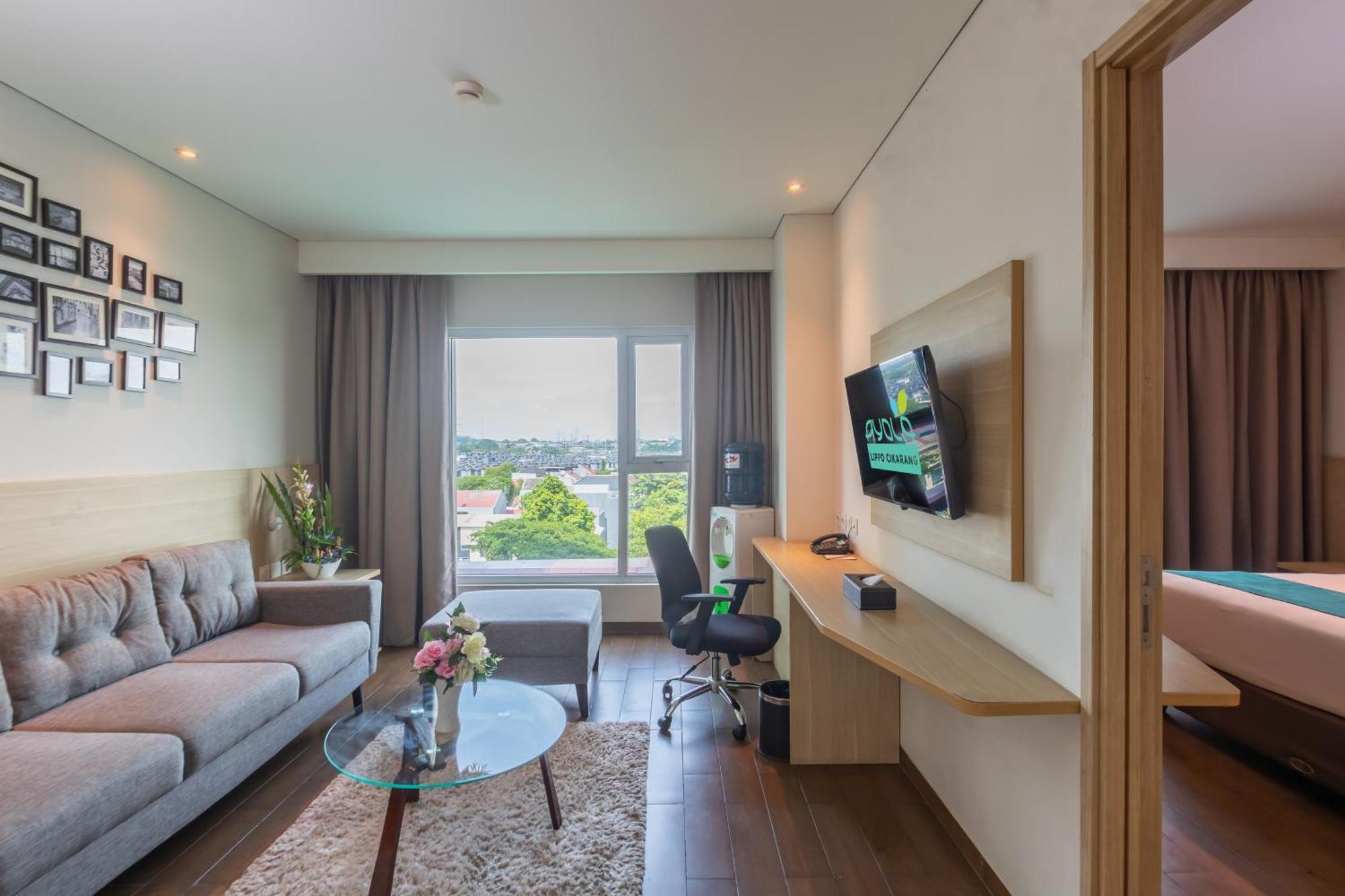 Hotel Ayola Lippo Чікаранґ Екстер'єр фото