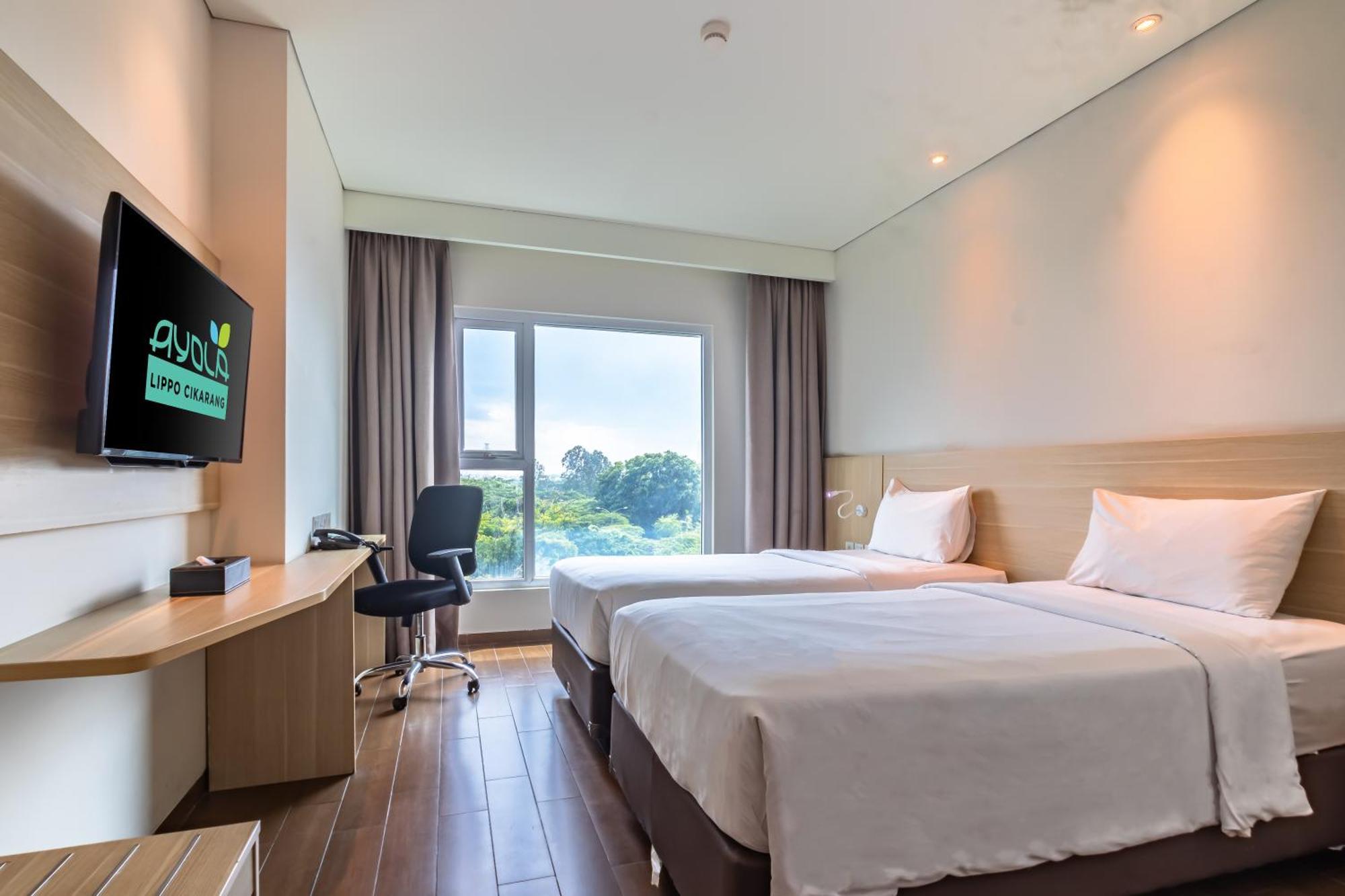 Hotel Ayola Lippo Чікаранґ Екстер'єр фото