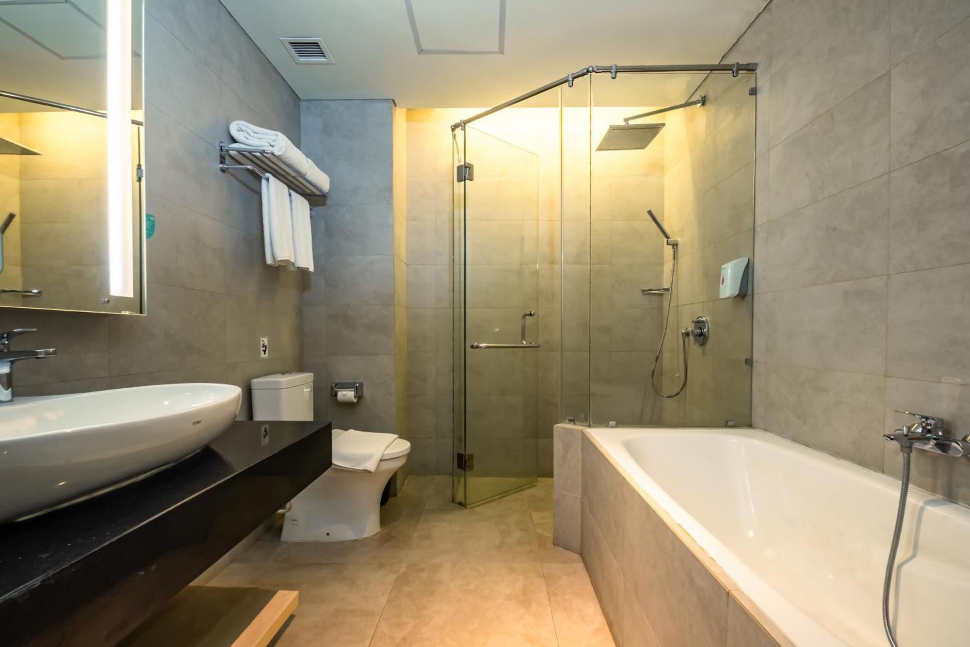 Hotel Ayola Lippo Чікаранґ Екстер'єр фото