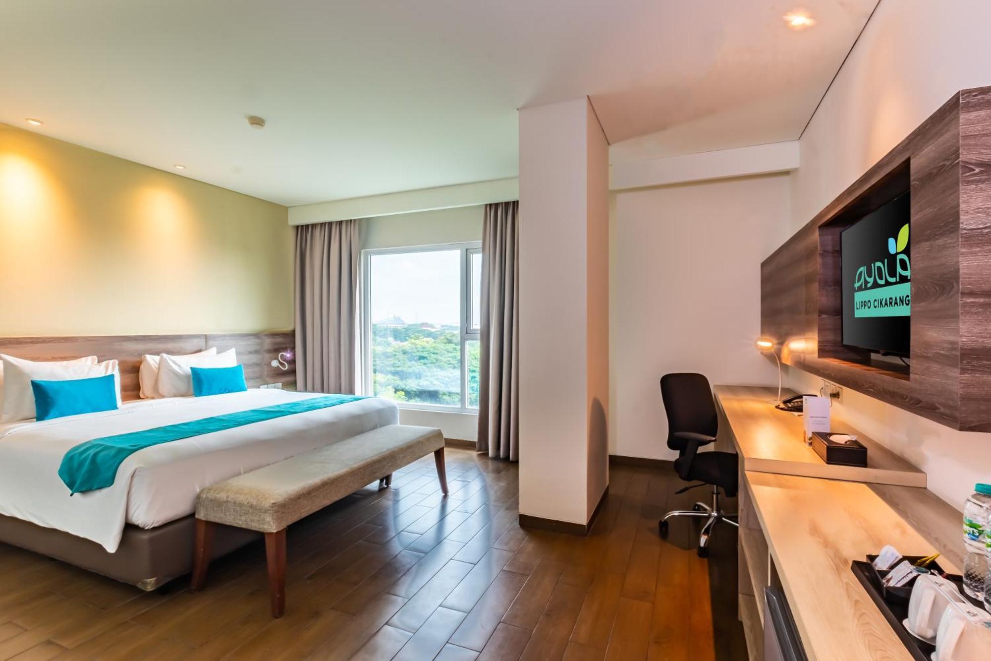 Hotel Ayola Lippo Чікаранґ Екстер'єр фото